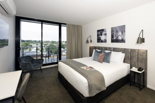 Picture of a standard hotel room at R Hotel Geelong, new and premium Geelong accommodation